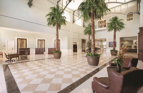 Yamacraw Village Hotel | Embassy Suites Savannah Historic District