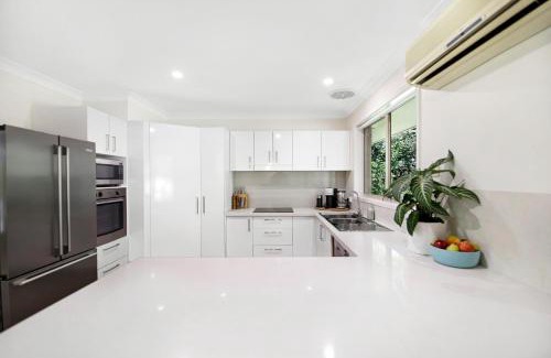 Emerald Beach House | Emerald Adventure House