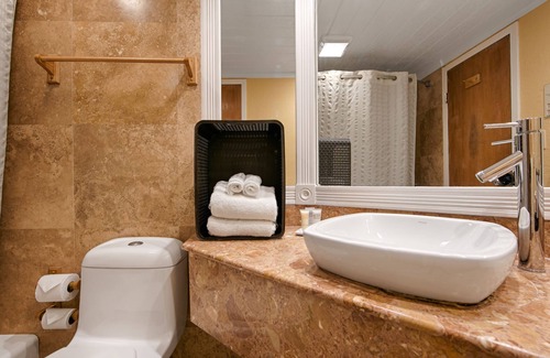 Charlotte Amalie West Hotel | Emerald Beach Resort