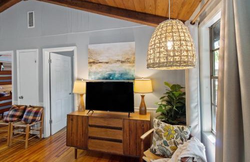 Shreveport House | Emerald Cove Lakefront Cabin With Kayaks & Canoes