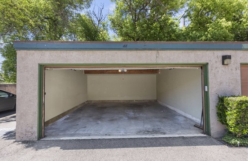 Reseda House | Emerald Jewel: Home Away From Home