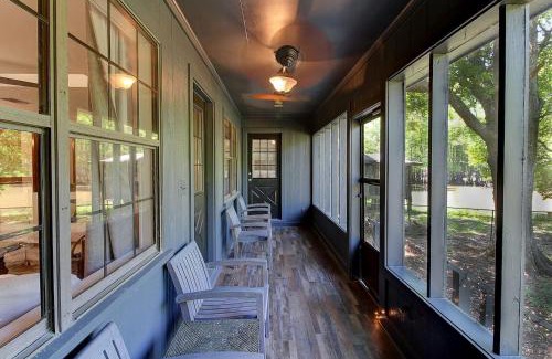 Shreveport House | Emerald Point Cabin - Lake Front With Kayaks