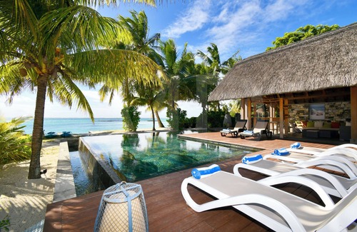Belle Mare Villa | Emerald Villa, 220 m2, BEACHFRONT private pool NEXT TO SAINT GERAN HOTEL