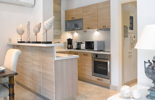 Chalcis Villa | Emerald Villa-next to the beach-sharing swimming pool
