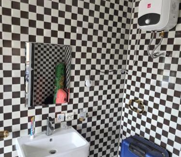 Adabi Hotel | Emike Luxury Suites
