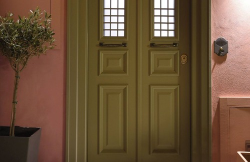 Plaka House | EN PLAKA Athens Elegant Estate