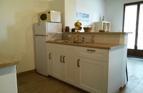 Labastide-d'Anjou Cottage | En Rouger, Le Tournesol gîte (3or4 bedrooms, air conditioned, heated pool,sauna)