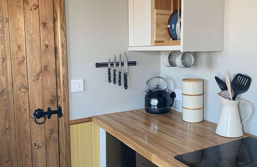 Llanfarian Cabin | En-suite Shepherds Huts