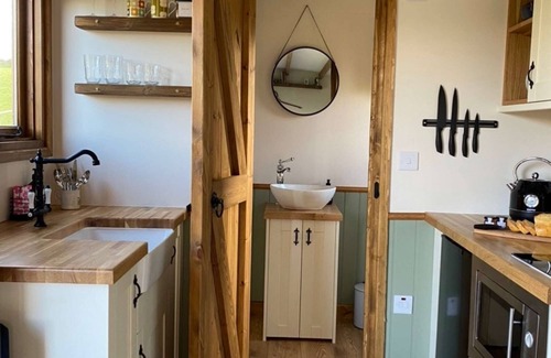 Llanfarian Cabin | En-suite Shepherds Huts