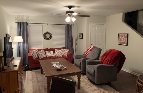 Monroe House | Encanto! A cheerful 2-bedroom first floor home.