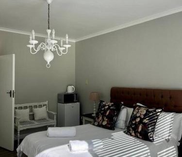 Oudtshoorn Apartment | Enchanted Guests