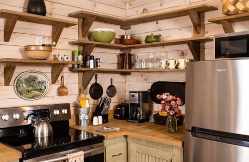 Purlear Cottage | Enchanted Mountain Cottage on quaint farm with creek and opt. breakfast