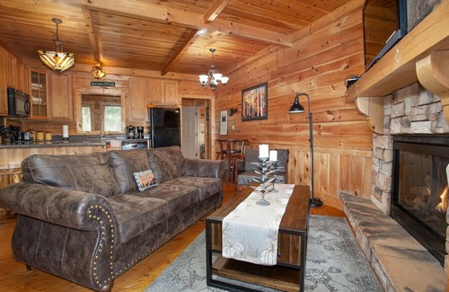 Pigeon Forge Cabin | Enchanted Mountain Escape: Hot tub, Grill, Games!
