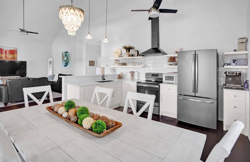 Antioch House | Enchanted Oasis Getaway
