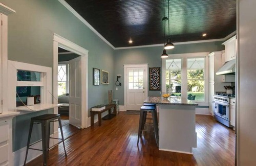Unionville House | Enchanting 1915 farmhouse on 5 serene acres