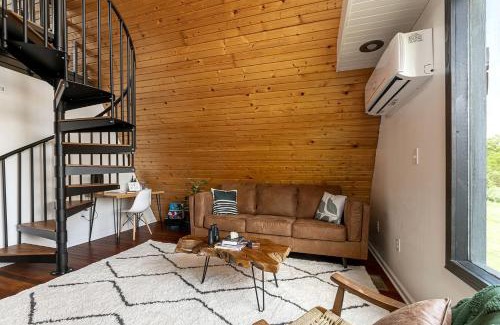 Makanda Ski Chalet | Enchanting A-Frames with Hot-Tub Wonderful for Hiking in Makanda, Illinois