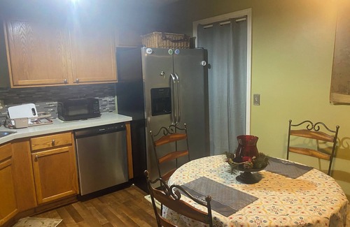 Conley House | Enchanting Cottage Home nearby Airport