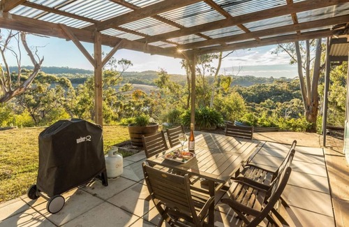 Spring Gully House | Enchanting Cottage with Vineyard & Bushland Views in Clare Valley