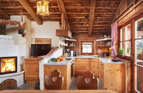 Hundsdorfl Ski Chalet | Enchanting hut in Almdorf Flachau with fireplace, private sauna and alpine charm