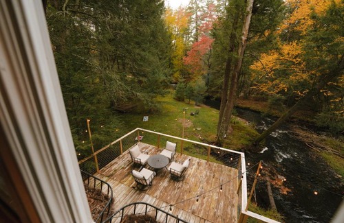 Yulan Ski Chalet | Enchanting River- Water Front A-Frame Cabin