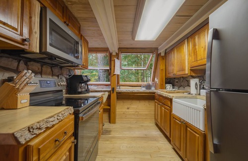 Yulan Cabin | Enchanting River - Waterfront A Frame Cabin