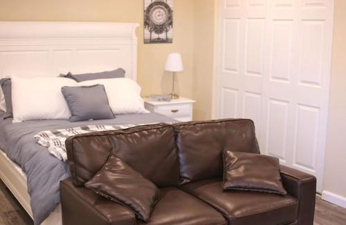 Canyon Country Apartment | Enchanting suite nestled in quaint Santa Clarita