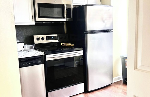 Northwest Raleigh House | Enchanting townhome with AC in vibrant Raleigh