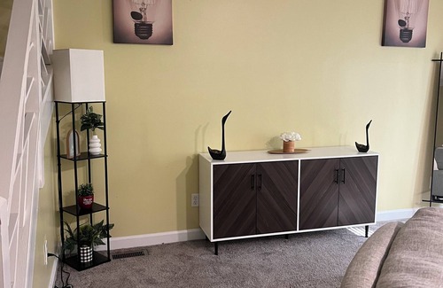 Northwest Raleigh House | Enchanting townhome with AC in vibrant Raleigh
