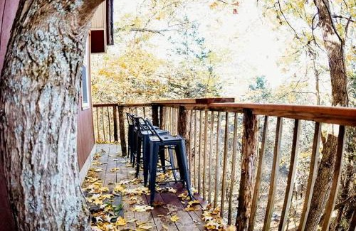 Stonewall House | Enchanting Tree House with a Slide on 200 Acres for a Family Adventure in Germantown, Kentucky
