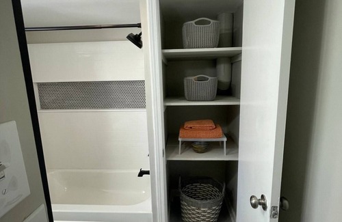 East Point House | Enclave by StayLuxe - 5 min from Airport