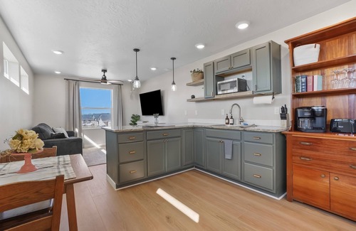 Caldwell House | Enclave - Private King 1 Bedroom Sleeps 4! Outdoor Patio View