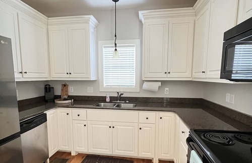 Tallassee House | END OF THE LINE - Lake Martin views- Sleeps 12