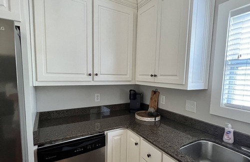 Tallassee House | END OF THE LINE - Lake Martin views- Sleeps 12