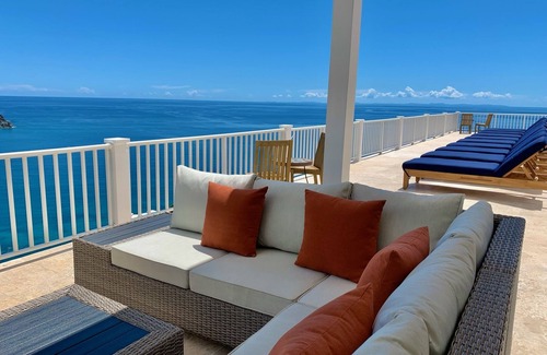 Monte Villa | Endless Ocean Views Over Beautiful Reefs to the Horizon Beyond Luxury & Privacy