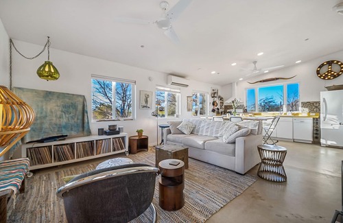 Landers House | Endless vistas on 5 Tree-filled Acres. Your peace and quiet under starry skies.
