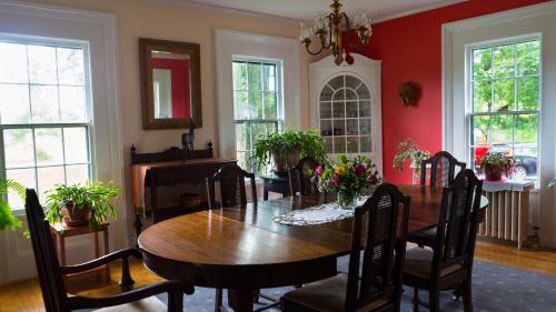 Newfield Bed & Breakfast | Enfield Manor Bed&Breakfast and Vacation Rental
