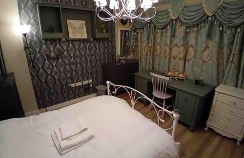 Waltham Abbey House | Enfield's Premier Holiday Oasis