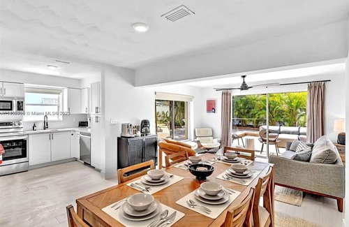 Sunset House | Enjoy a Comfortable Stay at this House