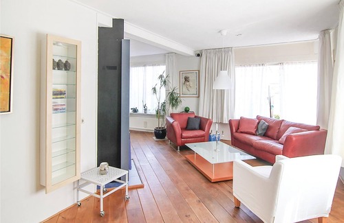 Elim House | Enjoy a comfortable vacation with your family and friends in this extremely well maintained and beau