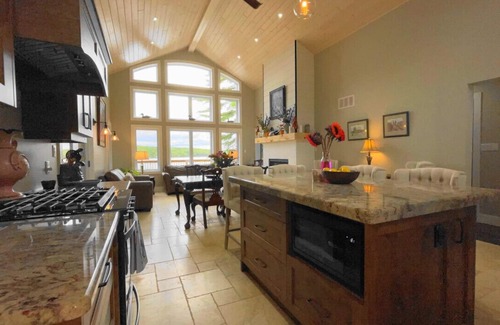 Tudor and Cashel House | Enjoy a Cottage Dream Vacation!