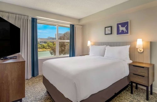 Oyster Point Hotel | Enjoy a Hassle-Free Stay! Short Drive to Conservatory of Flowers, Free Breakfast