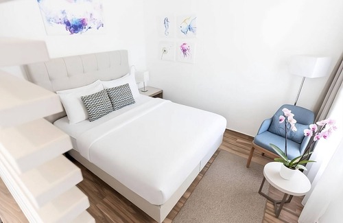 Ulcinj Hotel | Enjoy a Hassle-Free and Suiting Stay! Suite w/Seaview, Onsite Swimming Pools!
