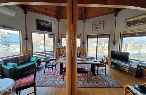 Iiyama House | Enjoy a private retreat in a villa on a windy hill/Iiyama Nagano