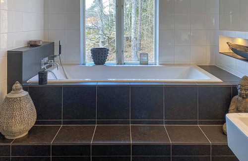 Boras Municipality House | Enjoy a relaxing active vacation by the lake, Öresjö
