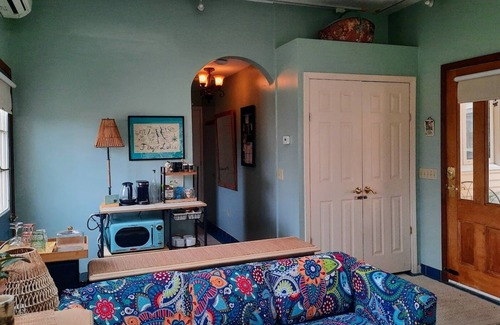 Interlaken Apartment | Enjoy A Restful Experience FLX Wine Trails Garden Studio + Deck + BBQ