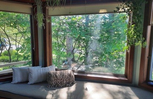Interlaken Apartment | Enjoy A Restful Experience FLX Wine Trails Garden Studio + Deck + BBQ
