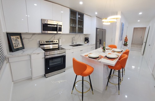 Edgewood House | Enjoy a stylish experience at this centrally-located place.nnnn