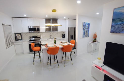Edgewood House | Enjoy a stylish experience at this centrally-located place.nnnn