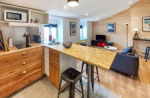 Paimboeuf Apartment | Enjoy an unforgettable vacation in this modern apartment overlooking the Loire!