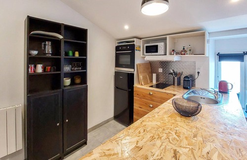 Paimboeuf Apartment | Enjoy an unforgettable vacation in this modern apartment overlooking the Loire!